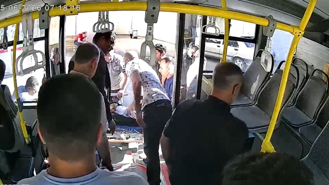 Epilepsi nöbeti geçiren yolcuyu hastaneye yetiştiren belediye otobüsü şoförü taktir topladı