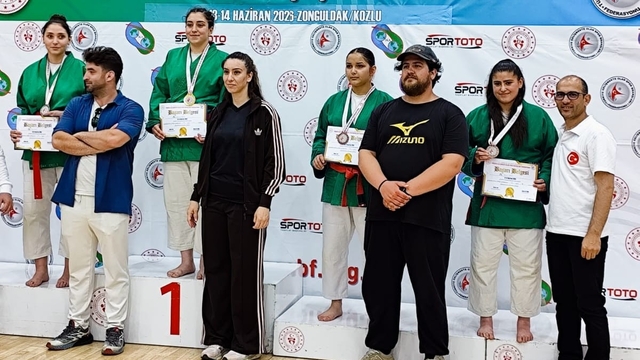 Cumhuriyet Anadolu Lisesi öğrencilerinden tarihi başarı