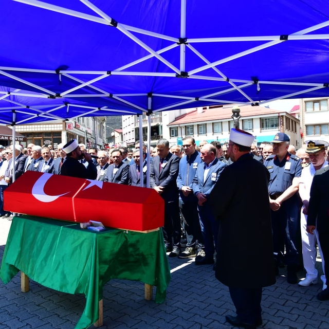Kayseri Vali Yardımcısı Esmer'in cenazesi memleketi Trabzon'da defnedildi