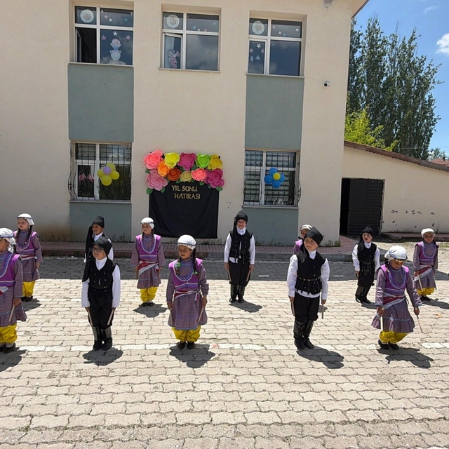 Ulaş'ta ana sınıfı öğrencileri yıl sonu programı düzenledi