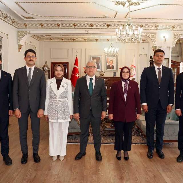 Sivas Valisi Şimşek merkez stajına katılacak kaymakamlarla bir araya geldi