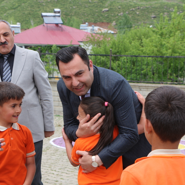 Karlıova Kaymakamı Bıçak'tan okul ziyareti