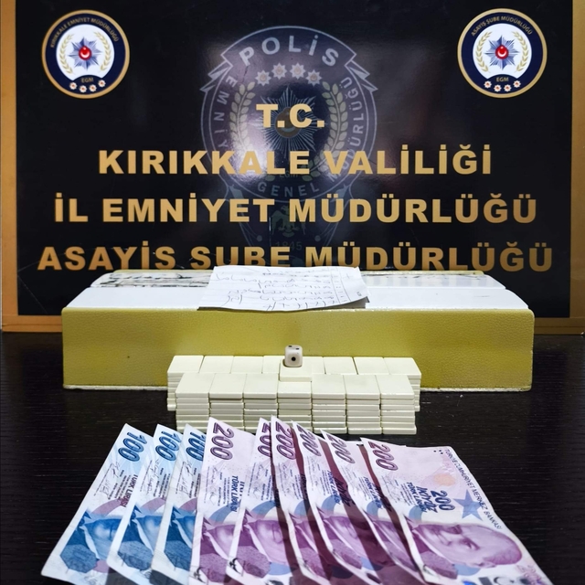 Kırıkkale'de kahvehanede kumar oynayan 4 kişiye 46 bin 416 lira ceza kesild...