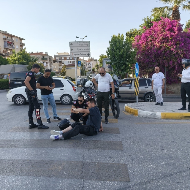 Otomobil ile çarpışan motosikletin sürücüsü yaralandı