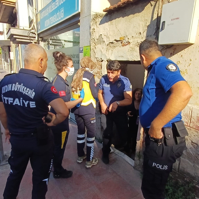 Yangını söndürmek isterken yaralandı
Yoğun duman ihbarı ekipleri harekete g...