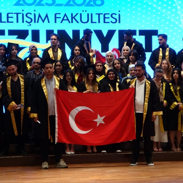 İnönü Üniversitesi İletişim Fakültesi'nde mezuniyet heyecanı