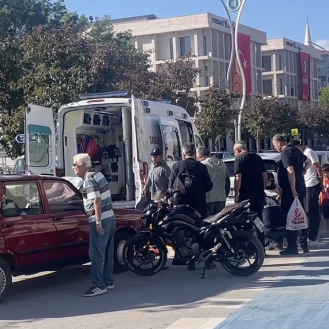 Çorum'da otomobil ile motosiklet çarpıştı: 1 yaralı
