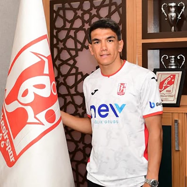 Balıkesirspor'da Akın Akman imzayı attı