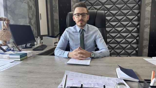 Kapı önlerindeki ayakkabı ve terliğe ceza gelebilir
Avukat Mustafa Erkulu:
"Para cezası verilebilir, ortak alana müdahale kasıtlı olarak devam edilirse savcılığa şikayet boyutu da olabilir"