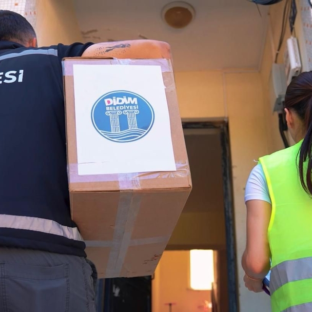 Didim Belediyesi ihtiyaç sahibi hanelere yönelik destek çalışmalarını sürdü...