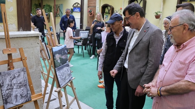 Kütahya'da 'Minik Fotoğrafçıların Vizöründen Büyük Dünyalar' sergisi açıldı