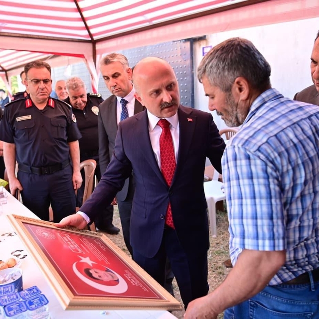 Aydın Valisi Varol'dan şehit polis Tayfun Baş'ın ailesine taziye ziyareti