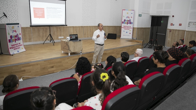 Mersin'de çocuk işçiliğine karşı farkındalık semineri