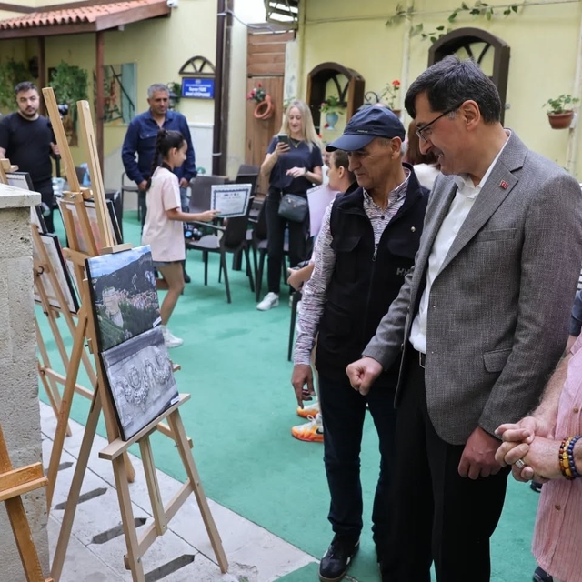 Kütahya'da 'Minik Fotoğrafçıların Vizöründen Büyük Dünyalar' sergisi açıldı