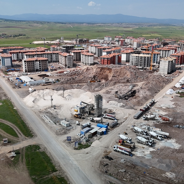 TOKİ'nin gittiği yerde arsa ve tarlalar değerleniyor
Aşağı Çağlan'da arsa v...