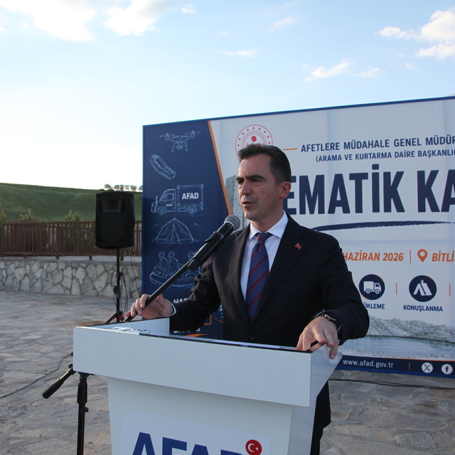 Bitlis Valisi Karakaya'dan AFAD'ın "Tematik Kampı"na ziyaret