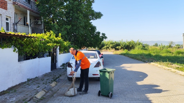 Efeler'de temizlik çalışmaları sürüyor