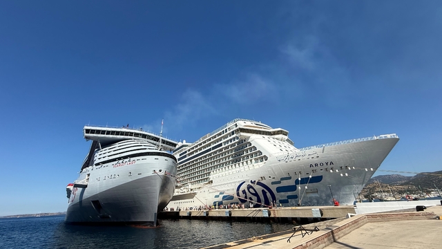 Bodrum'a aynı günde 2 dev kruvaziyer, 4 bin 625 yolcu geldi
