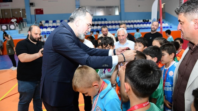 Kestel Belediyesi'nden genç sporculara çifte destek
Formalar dağıtıldı, şampiyonlar ödüllendirildi