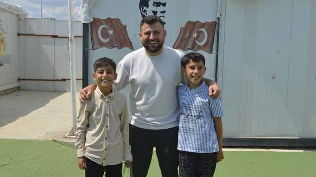 Konteyner kentte eğitim gören depremzede öğrencilerinin İstanbul hayalini gerçekleştirdi