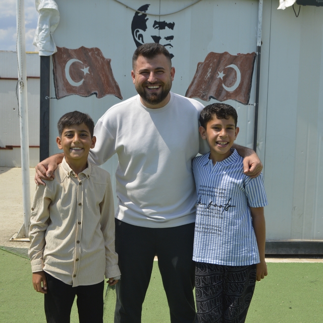 Konteyner kentte eğitim gören depremzede öğrencilerinin İstanbul hayalini g...