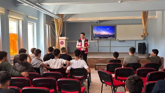 Gençlere dijital güvenlik eğitimi