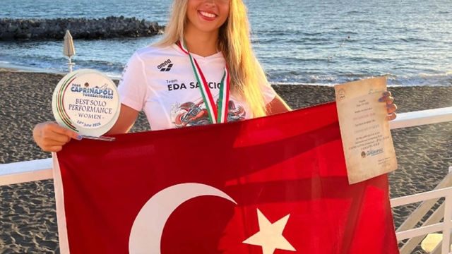İzmirli yüzücü Eda Savcıgil'den tarihi başarı