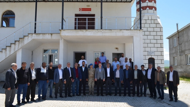 Kaymakam Koşansu köy köy gezerek vatandaşların talebini dinliyor