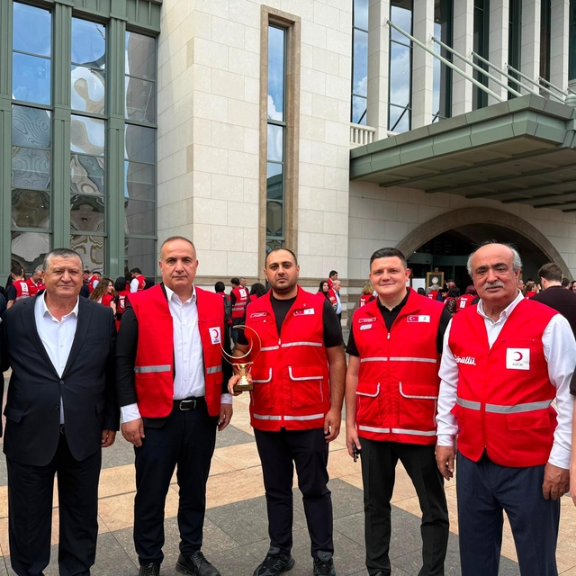 Türk Kızılay Osmangazi Şubesi'nden Mustafa Canbaz'ın "Yılın Gönüllüsü" ödül...