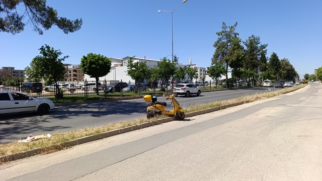 Devrilen elektrikli motosikletin sürücüsü yaralandı
