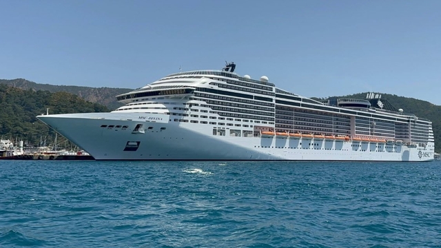 Dev yolcu gemisi 5 bin yolcusu ile Marmaris'e demir attı
