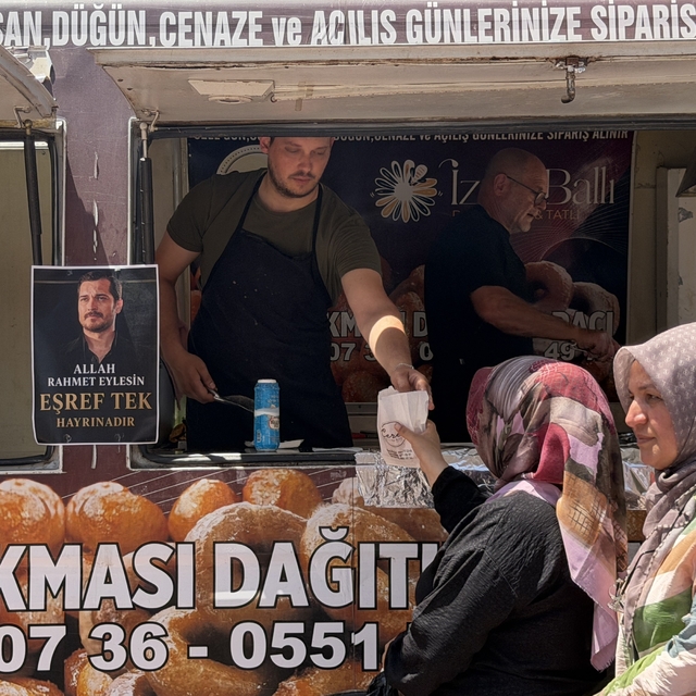 Dizide ölen karakter için lokma döktürdüler
Eşref Rüya dizisinin başrolü Eş...