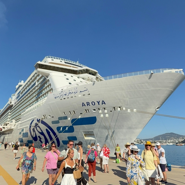 Bodrum'a iki kruvaziyerle 4 bin 625 turist geldi