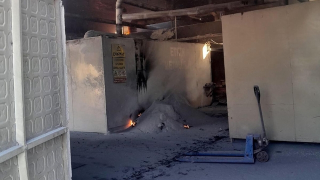 Metal fabrikasında eritme kazanı patladı; 1 işçi ağır yaralı/Ek fotoğraflar