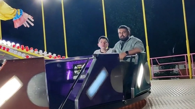 Günlerdir lunaparkı izleyen otizmli çocuğa çalışanlardan özel tur
İzleyenleri duygulandıran lunapark jesti