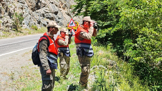 Dereye düşen kamyonette kaybolan baba-oğlu arama çalışmalarında 2'nci gün (3)