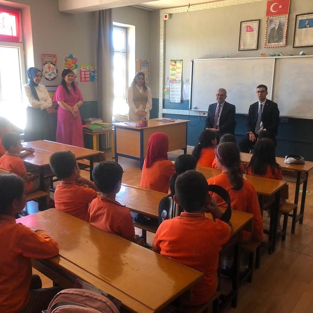 Yalıhüyük Kaymakamı Muhammed Sefa Çelik kariyer günleri programında öğrenci...