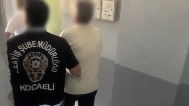 Kocaeli polisinin aradığı 8 yıllık firari İzmir'de yakalandı