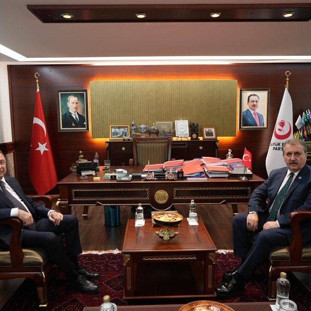 TBMM Dışişleri Komisyonu Başkanı Oktay'dan BBP Genel Başkanı Destici'ye ziy...