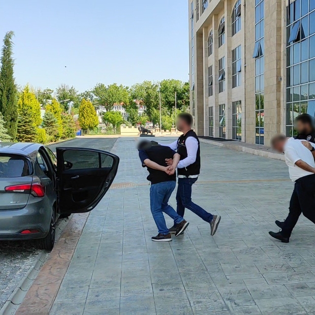 Uşak'ta uyuşturucu operasyonlarında gözaltına alınan 16 şüpheli tutuklandı