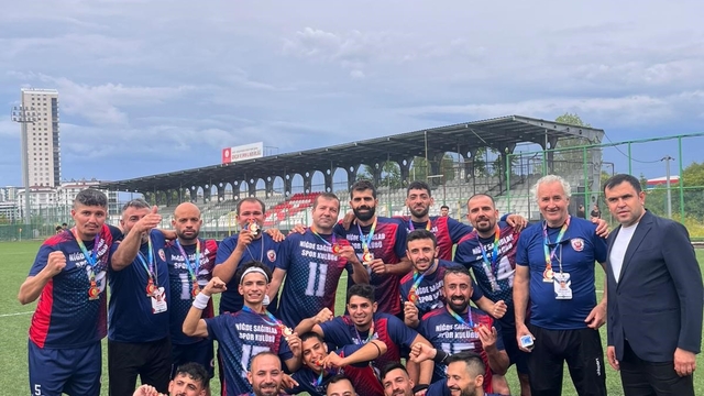 TİESF'de şampiyon Niğde Sağırlar Spor Kulübü oldu