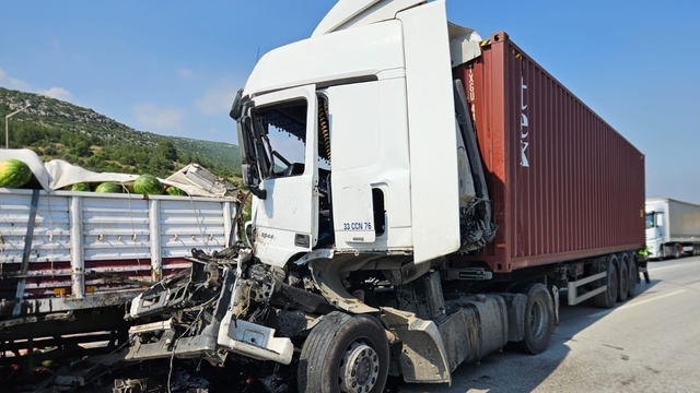 Otoyolda tır kazası: 1 yaralı