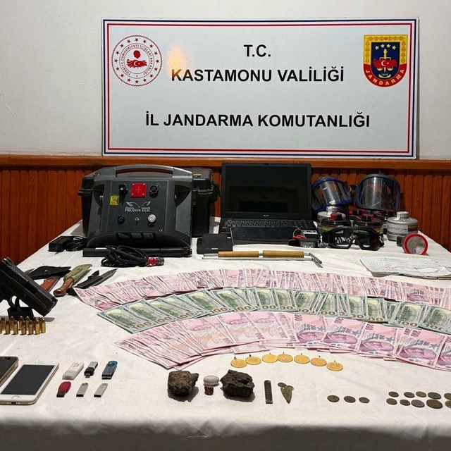 Kastamonu'da kaçakçılık operasyonunda 13 şüpheli gözaltına alındı