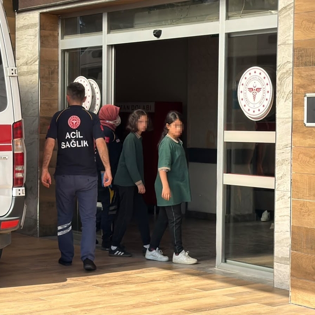 Trabzon'da 12 ortaokul öğrencisi zehirlenme şüphesiyle hastaneye kaldırıldı