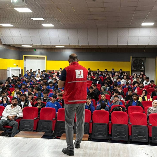 Doğubayazıt'ta öğretmen ve öğrencilere ilk yardım semineri verildi