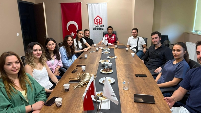 Genç Kızılay'da bayrak değişimi
