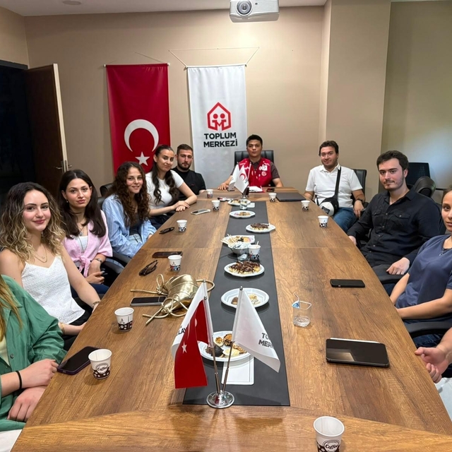 Genç Kızılay'da bayrak değişimi