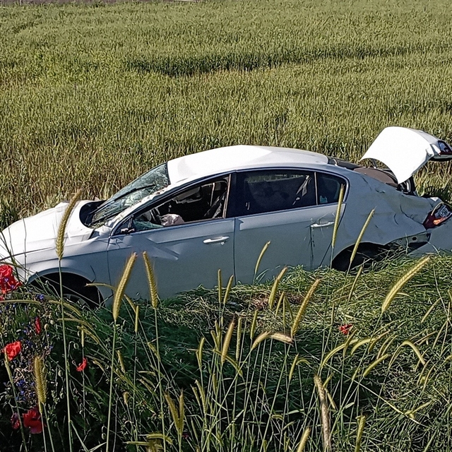 Tokat'ta otomobil ile çarpışan traktör ikiye bölündü: 2 yaralı