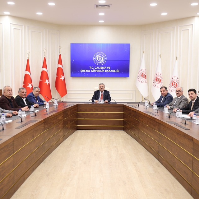 Eylem yapan Doruk Madencilik işçileri işverenle uzlaştı