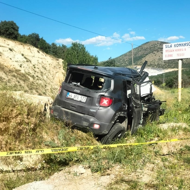 Hafif ticari araç kayalıklara çarptı: 1 ölü